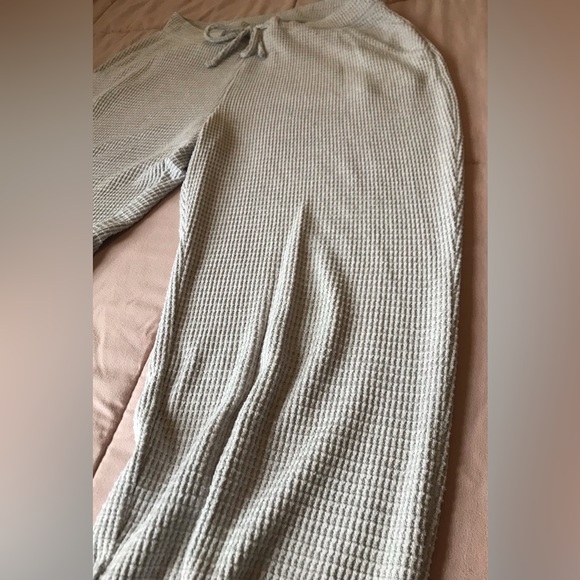 NWOT Gilly Hicks Cashmere-like Heather Grey Waffle Knit Jogger Pants - M - Picture 3 of 9